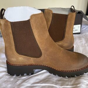 NEW IN BOX THURSDAY Everyday Lug Sole boots